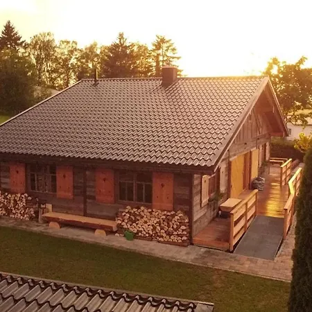 Chalet Am Oelberg Mit Badefass Und Altholzsauna